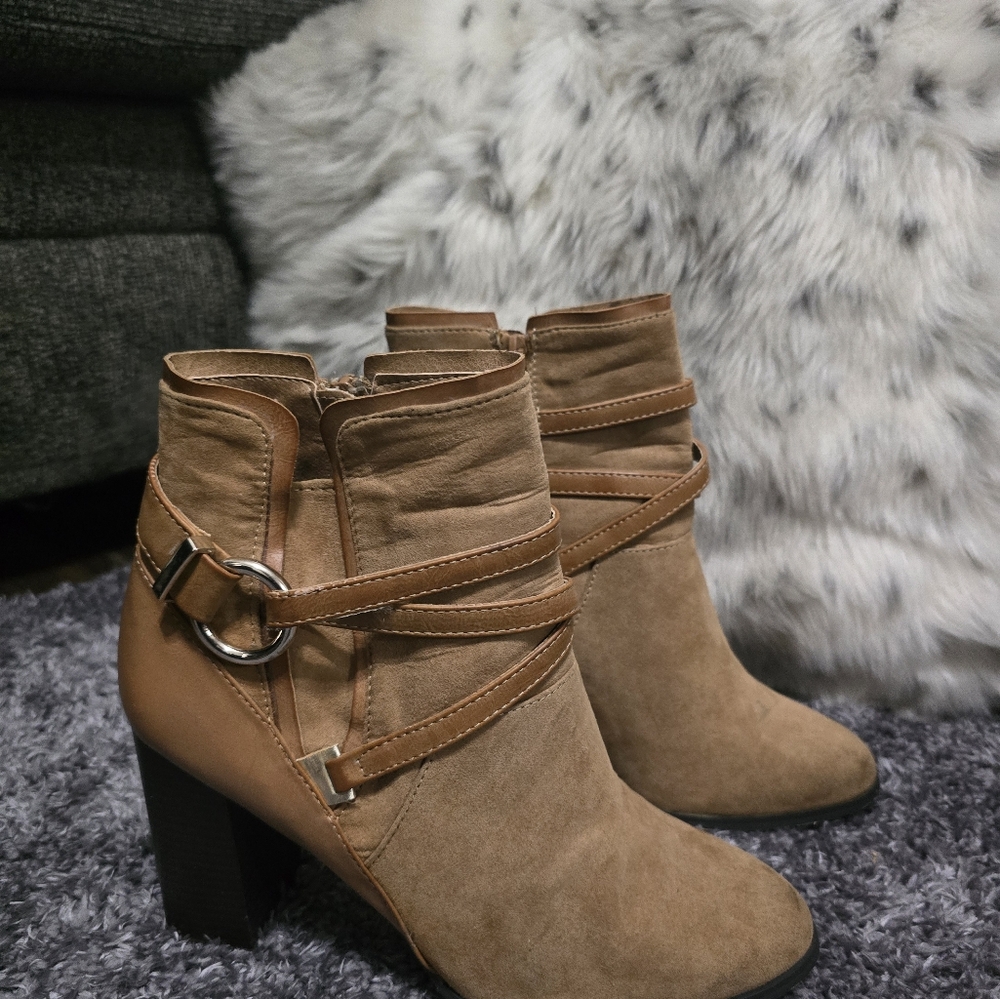 Ankle boots tan color size 10